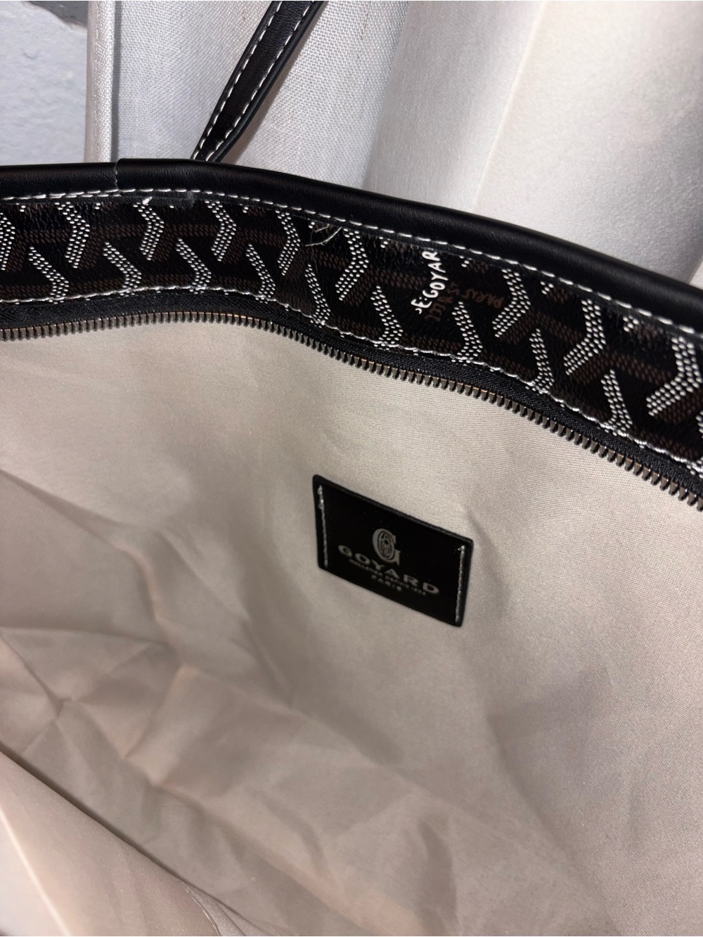 Black Patterned Tote Bag - Luxury-Inspired Women's Handbag - Picture 4 of 5